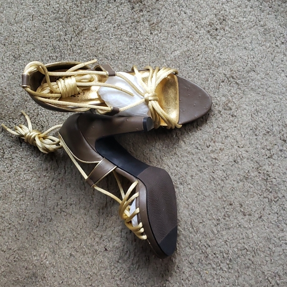 NWOT, Womens Gladiator laced up heels. Size 9. - Picture 2 of 2